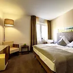 Am Badepark 4* באד צווישנהם