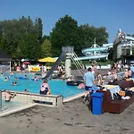 Am Badepark מלון