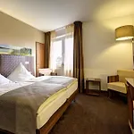 מלון Am Badepark 4*