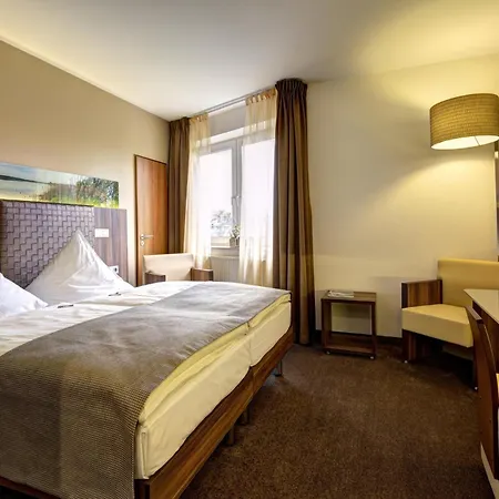 Hotel Am Badepark 4*